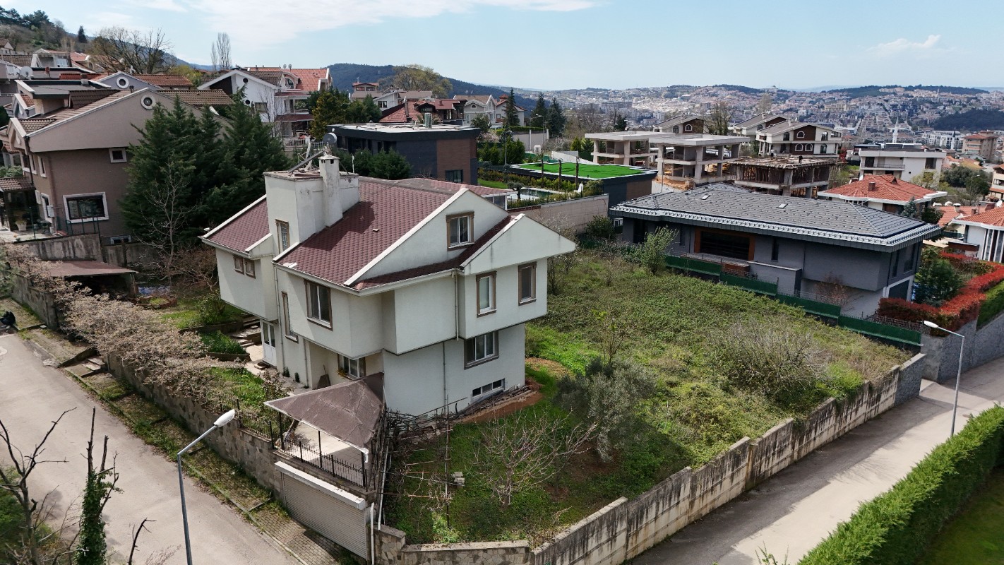 Bursa Doburcada 2 Parsel Üzerinde, 7+1 Villa ve 750 m² Arsa