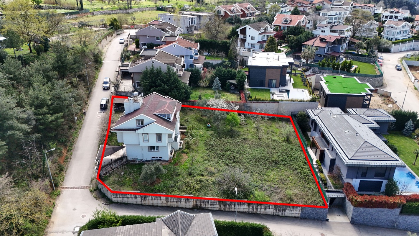 Bursa Doburcada 2 Parsel Üzerinde, 7+1 Villa ve 750 m² Arsa