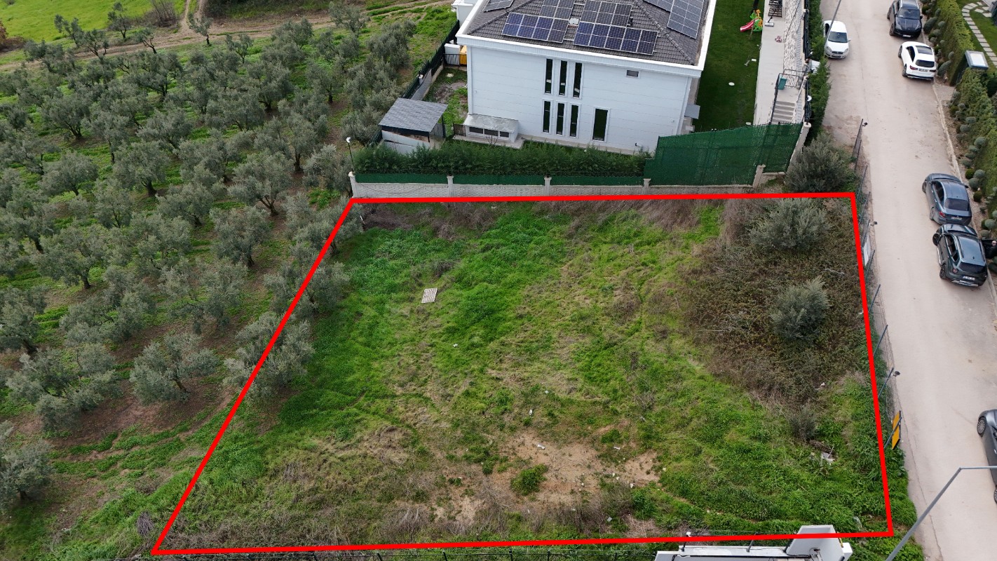MUDANYA BADEMLİ'DE MANZARALI 750m² SATILIK ARSA