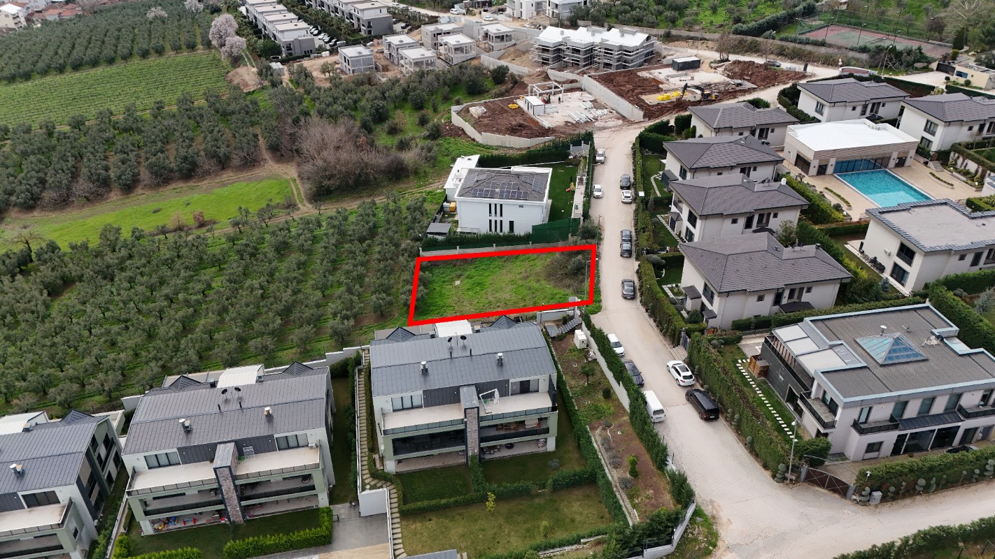 MUDANYA BADEMLİ'DE MANZARALI 750m² SATILIK ARSA