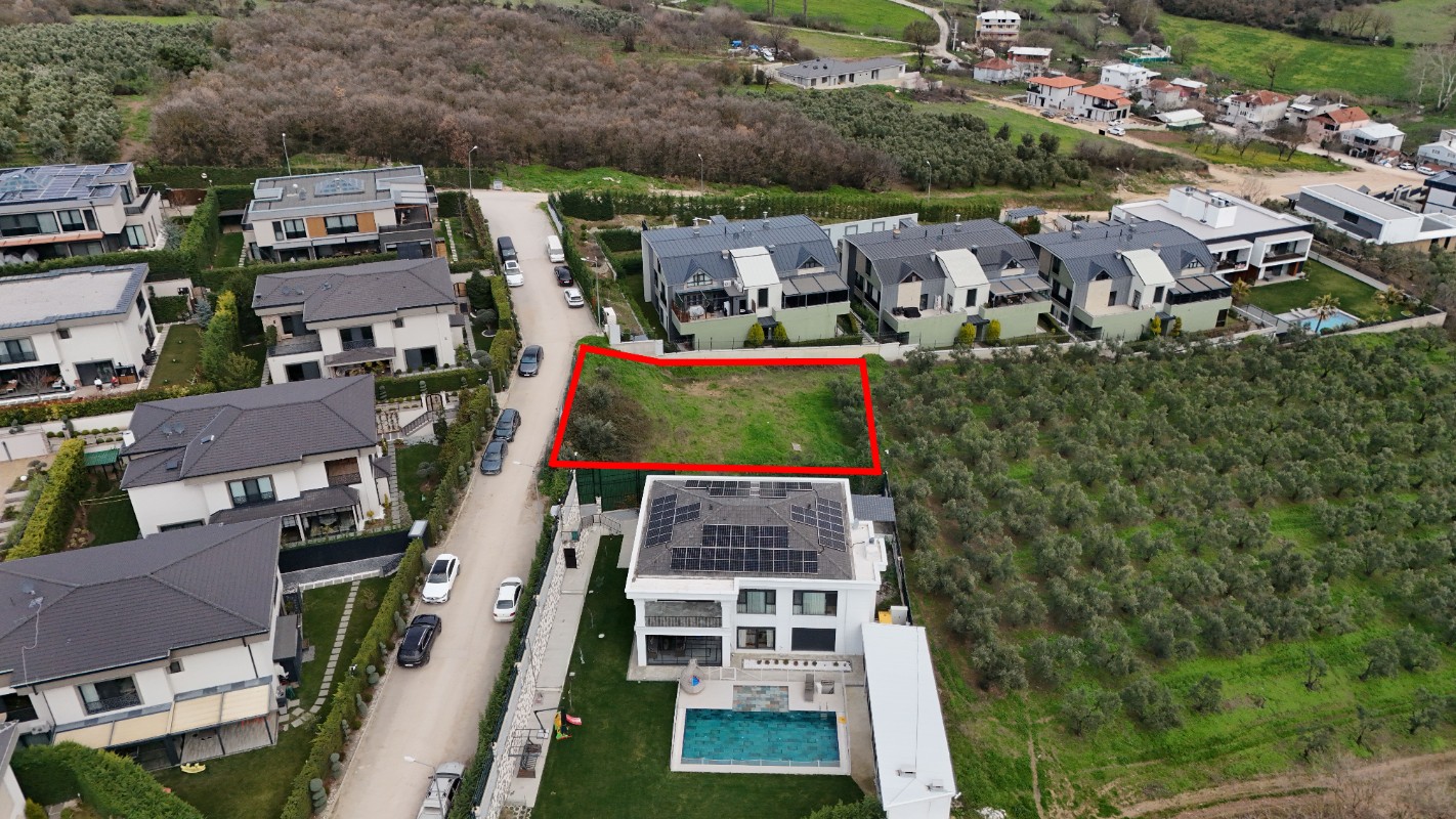 MUDANYA BADEMLİ'DE MANZARALI 750m² SATILIK ARSA
