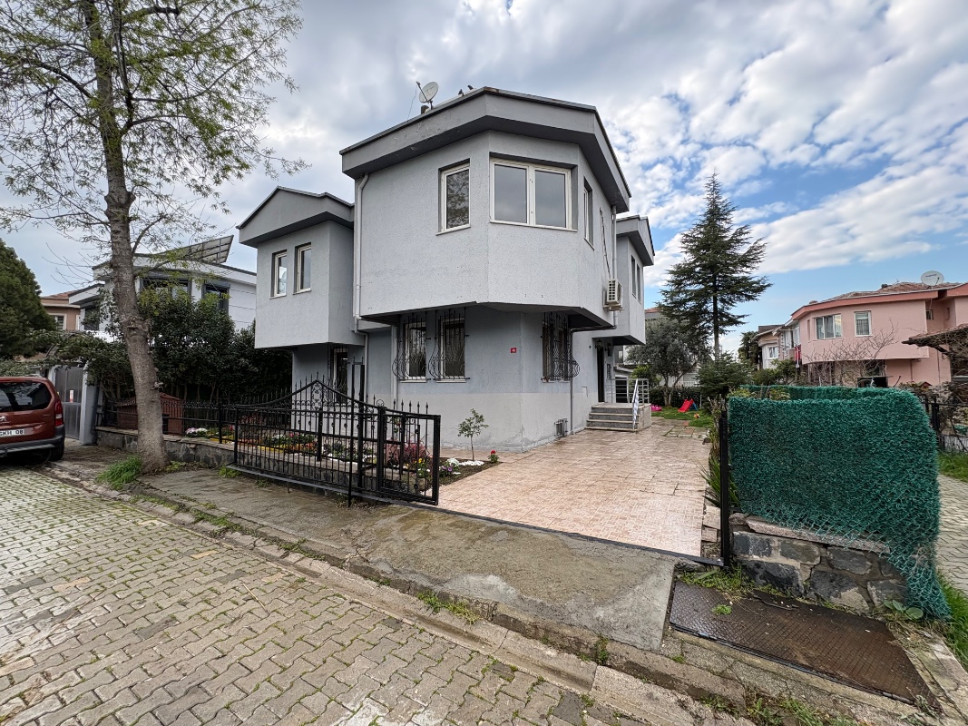 Bursa Nilüfer Altınşehir’de Ayrık Nizamda Satılık Büyük Tip 5+1 Villa