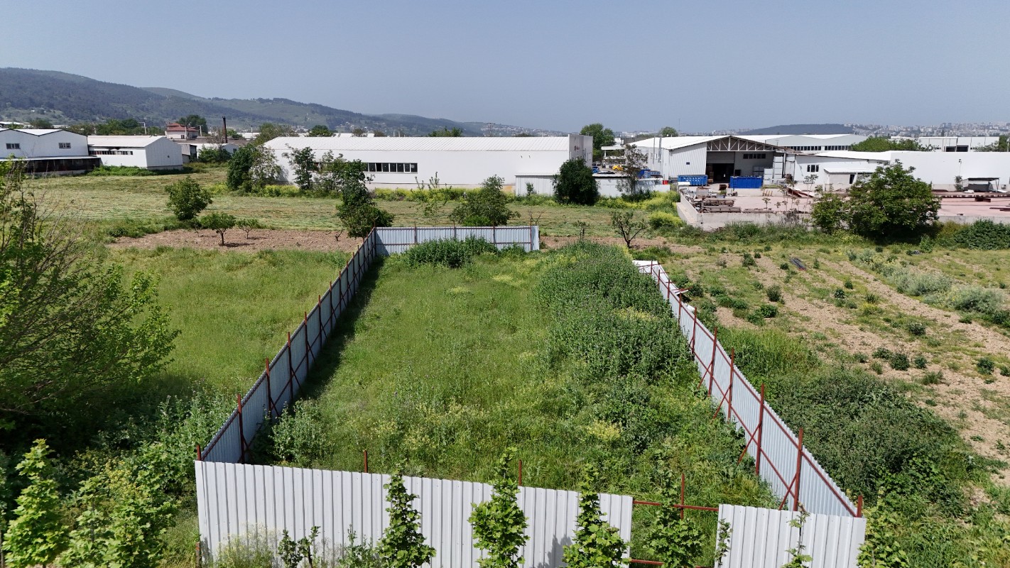NİLÜFER YAYLACIKTA FABRİKA-DEPO BÖLGESİNDE 719M² TARLA
