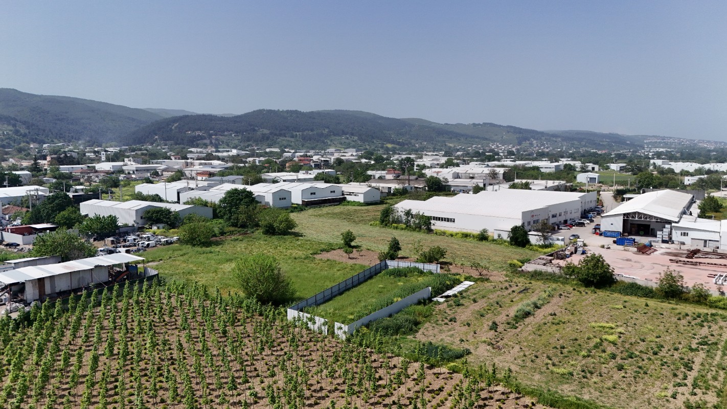 NİLÜFER YAYLACIKTA FABRİKA-DEPO BÖLGESİNDE 719M² TARLA