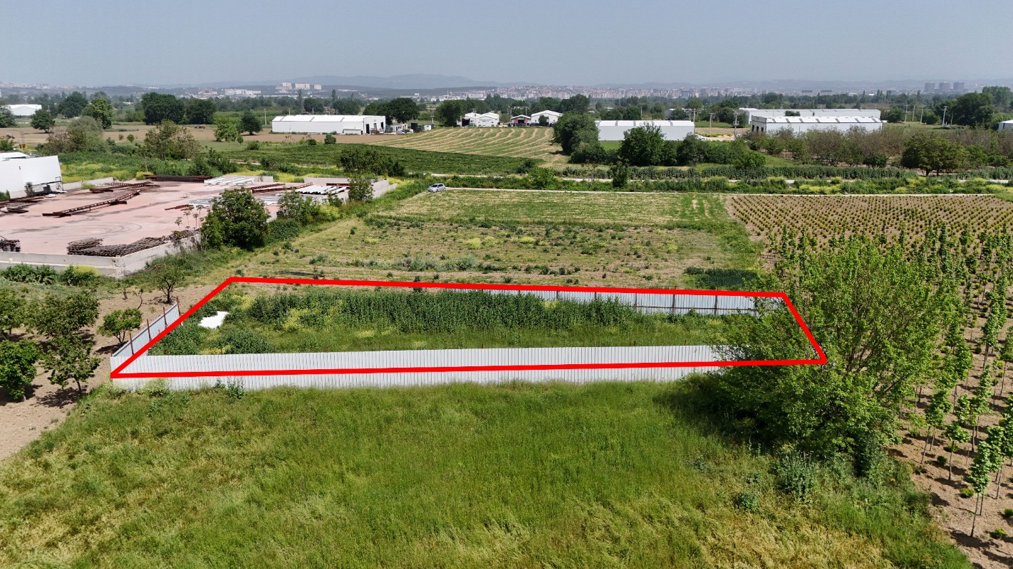 NİLÜFER YAYLACIKTA FABRİKA-DEPO BÖLGESİNDE 719M² TARLA