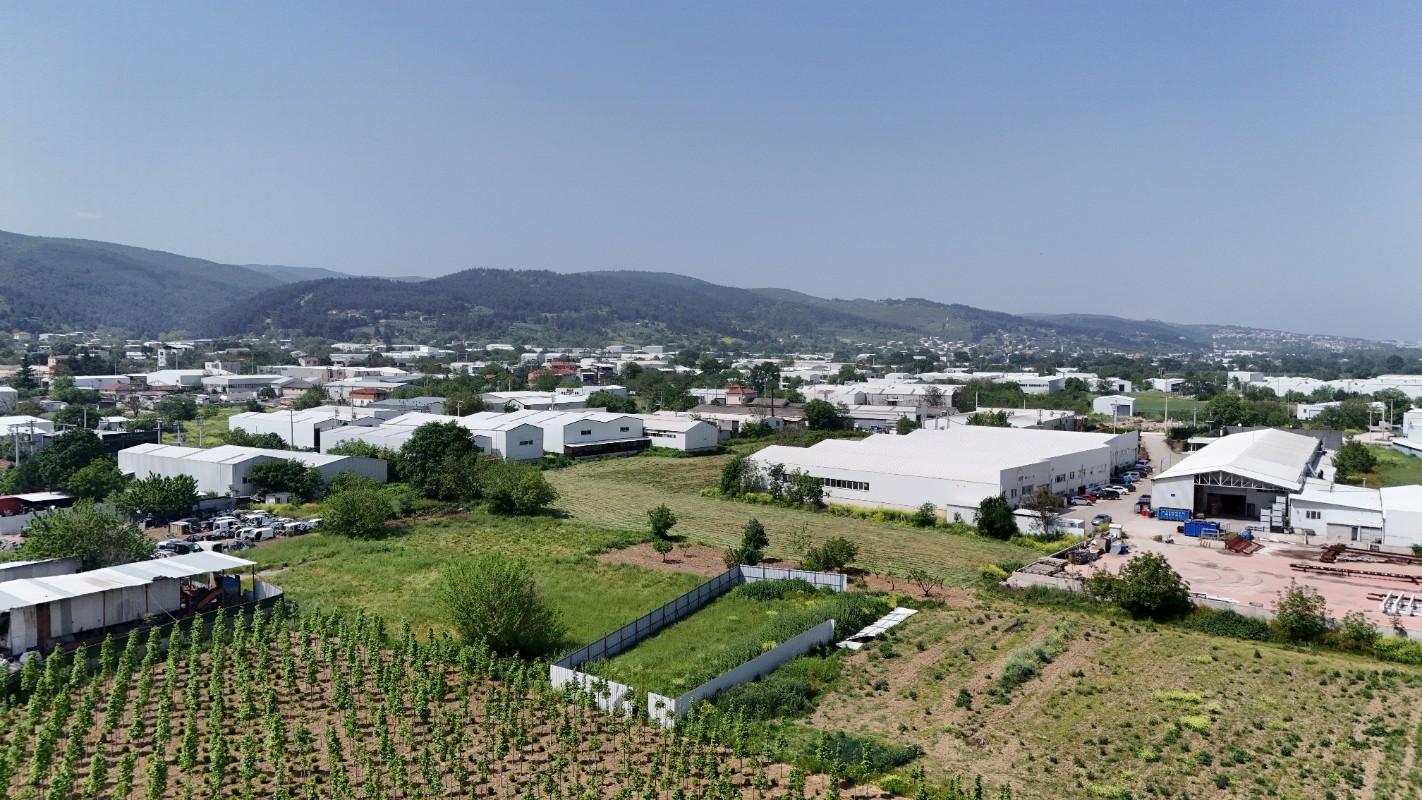 NİLÜFER YAYLACIKTA FABRİKA-DEPO BÖLGESİNDE 719M² TARLA