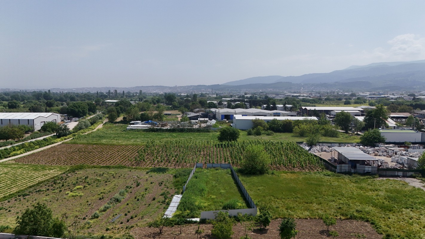 NİLÜFER YAYLACIKTA FABRİKA-DEPO BÖLGESİNDE 719M² TARLA
