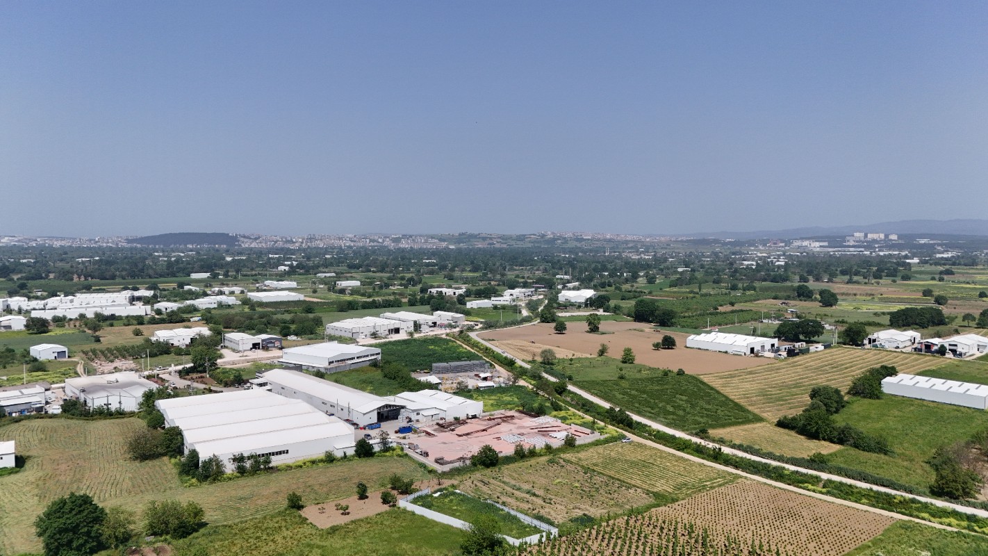 NİLÜFER YAYLACIKTA FABRİKA-DEPO BÖLGESİNDE 719M² TARLA