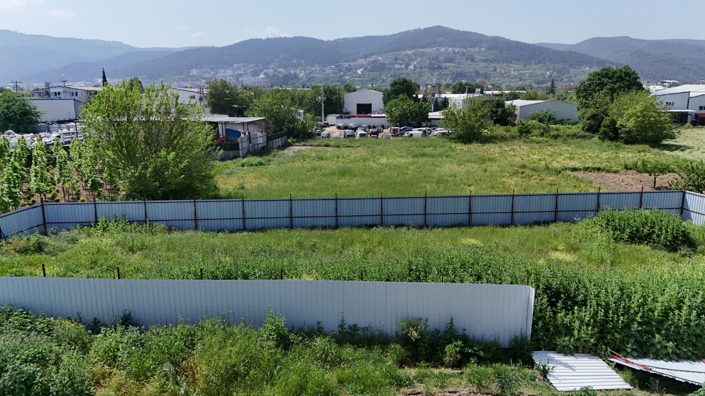 NİLÜFER YAYLACIKTA FABRİKA-DEPO BÖLGESİNDE 719M² TARLA