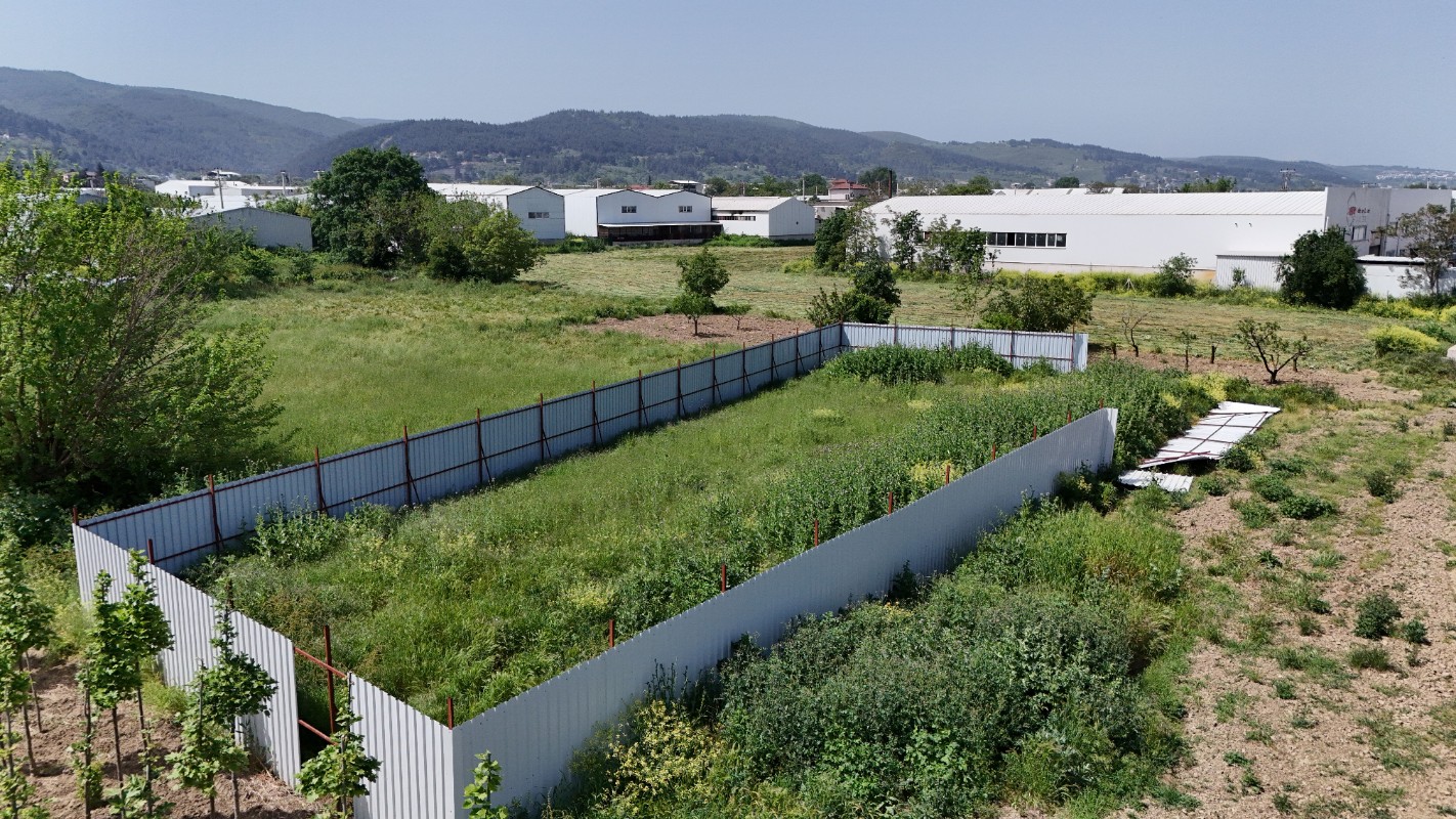 NİLÜFER YAYLACIKTA FABRİKA-DEPO BÖLGESİNDE 719M² TARLA