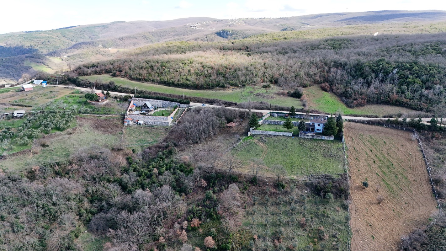 BURSA NİLÜFER AYVA KÖYDE SATILIK GÖLYAZI MANZARALI TARLA