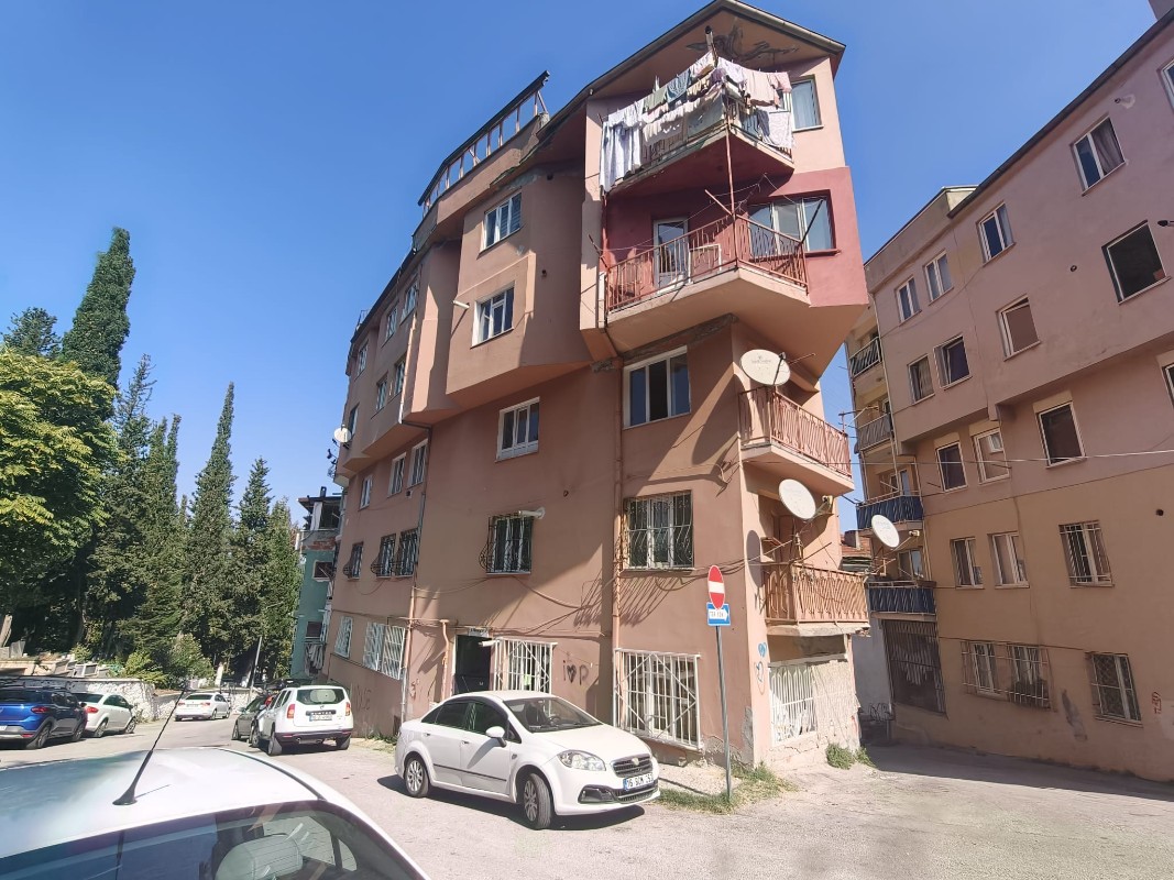 EMİRSULTAN MAHALLESİNDE SATILIK 2+1 DAİRE