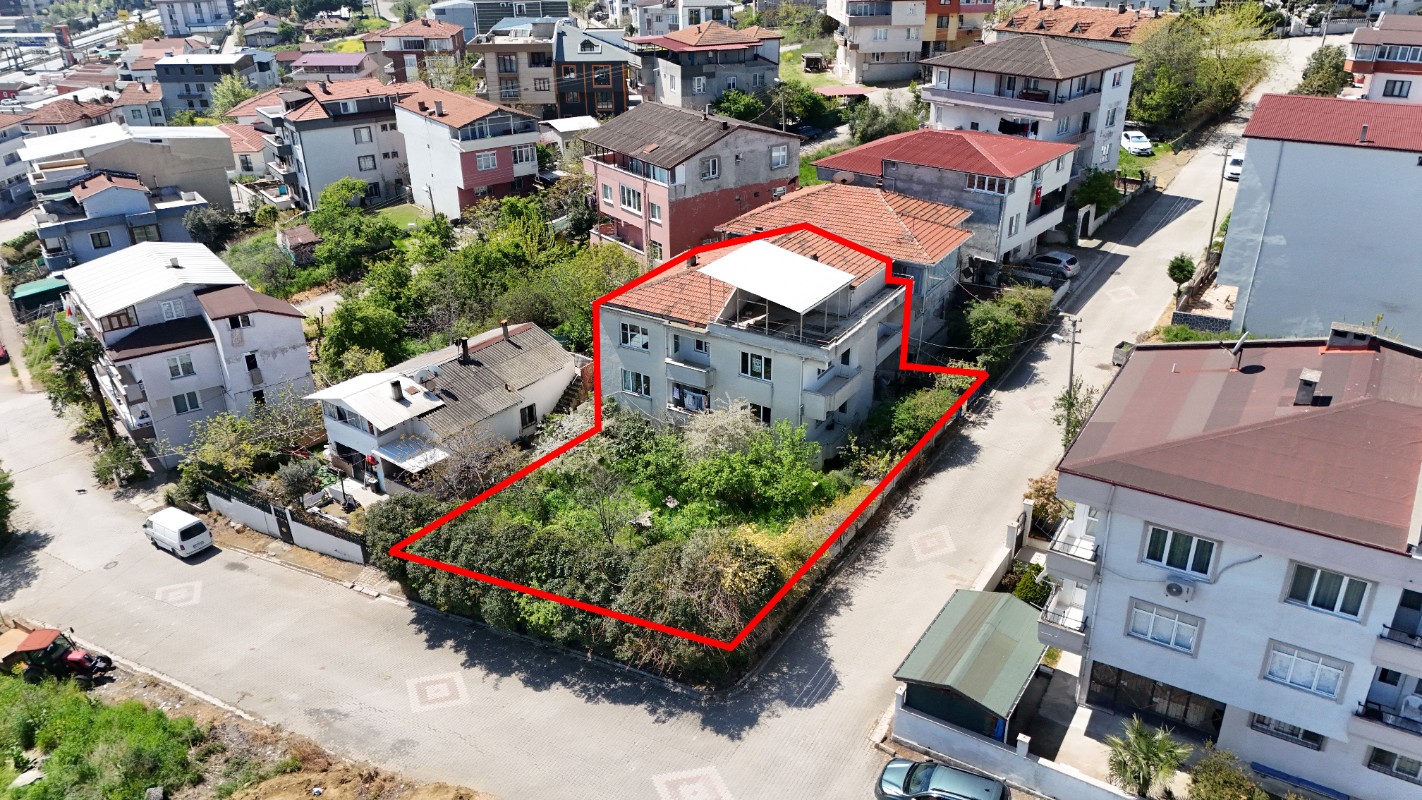 YALOVA MERKEZ BAYRAKTEPE MAHALLESİNDE SATILIK BİNA + ARSA